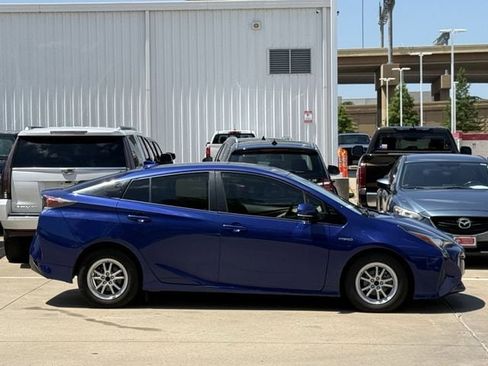 Used 2016 Toyota Prius Three w/ Advanced Technology Package FWD image 3