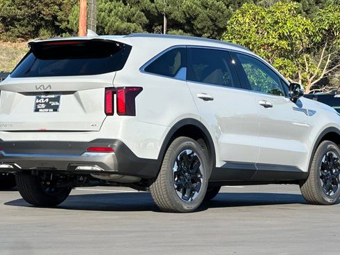 New 2026 Kia Sorento S image 4