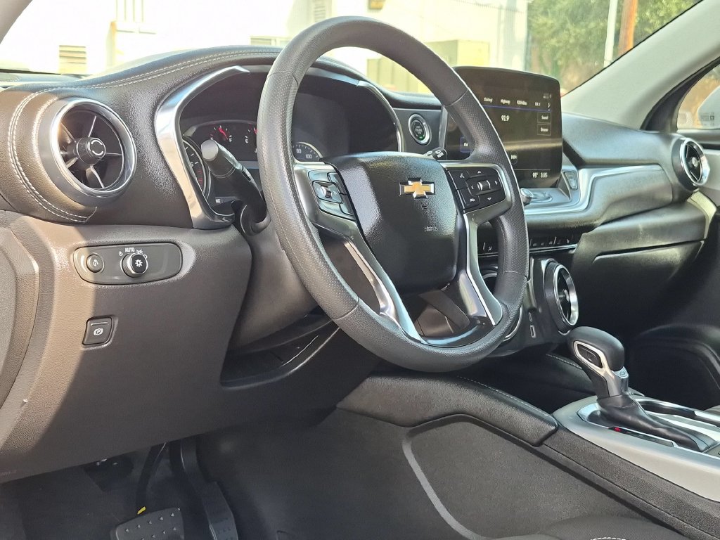Used 2025 Chevrolet Blazer LT AWD/4WD image 12
