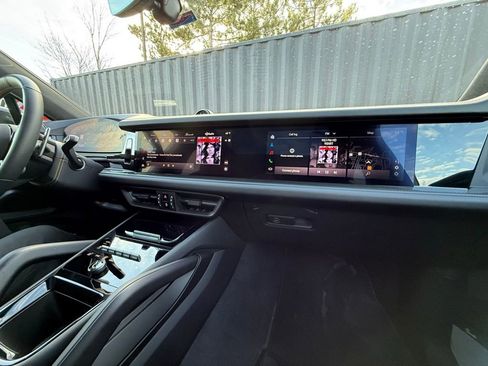 Used 2025 Porsche Cayenne GTS image 36