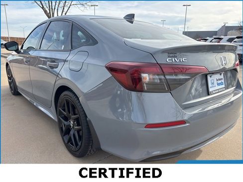 Used 2025 Honda Civic Sport image 4