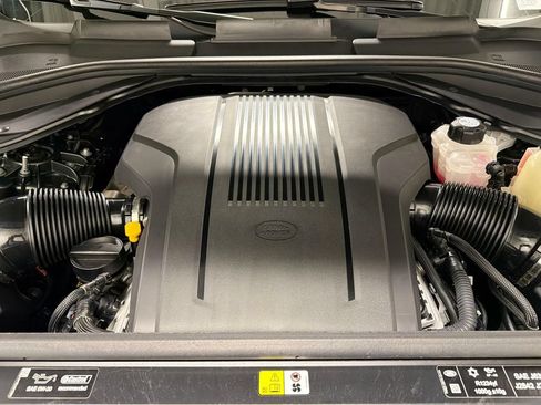Used 2025 Land Rover Range Rover Long Wheelbase SE AWD/4WD image 31