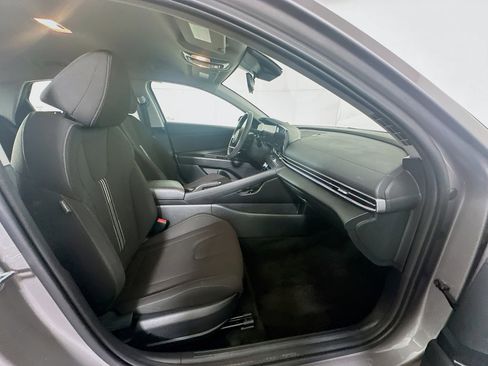 Used 2024 Hyundai Elantra SEL image 30