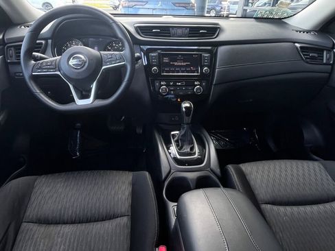 Used 2018 Nissan Rogue SV image 19