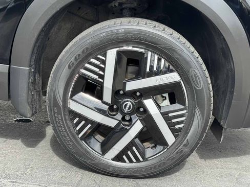 Used 2025 Nissan Kicks SV w/ Illumination Package FWD image 6