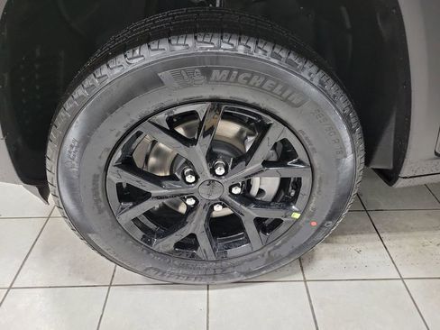 New 2025 Jeep Grand Cherokee Altitude image 24