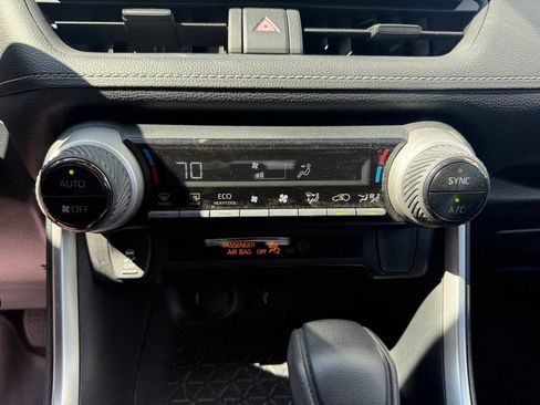 Used 2022 Toyota RAV4 LE AWD/4WD image 15