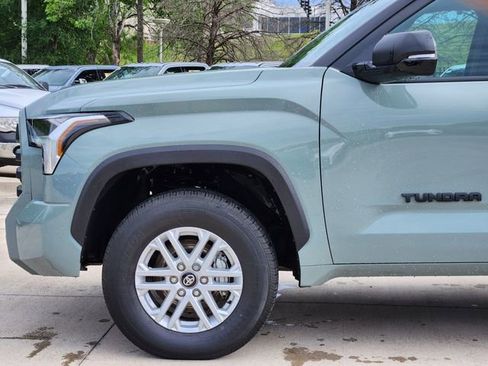 Used 2025 Toyota Tundra SR5 w/ SR5 Convenience Package AWD/4WD image 6