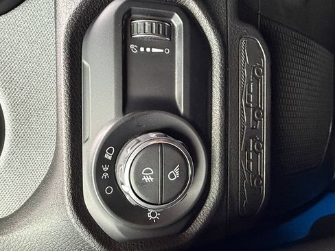 Used 2025 Jeep Gladiator Sport AWD/4WD image 24
