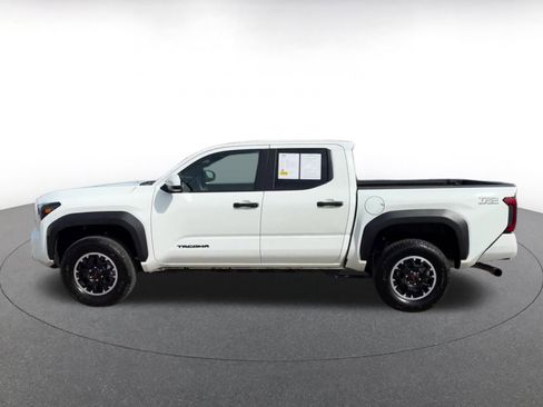 Used 2025 Toyota Tacoma TRD Off-Road AWD/4WD image 7