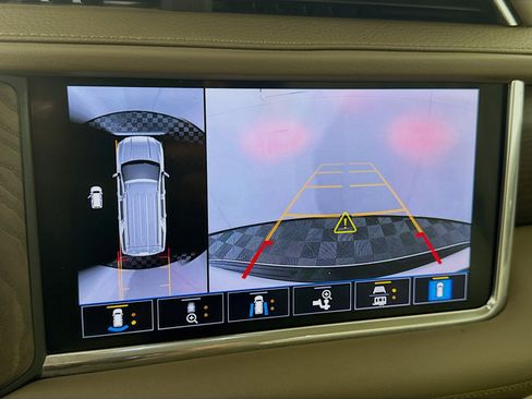 Used 2021 GMC Yukon XL Denali w/ Denali Premium Package image 18