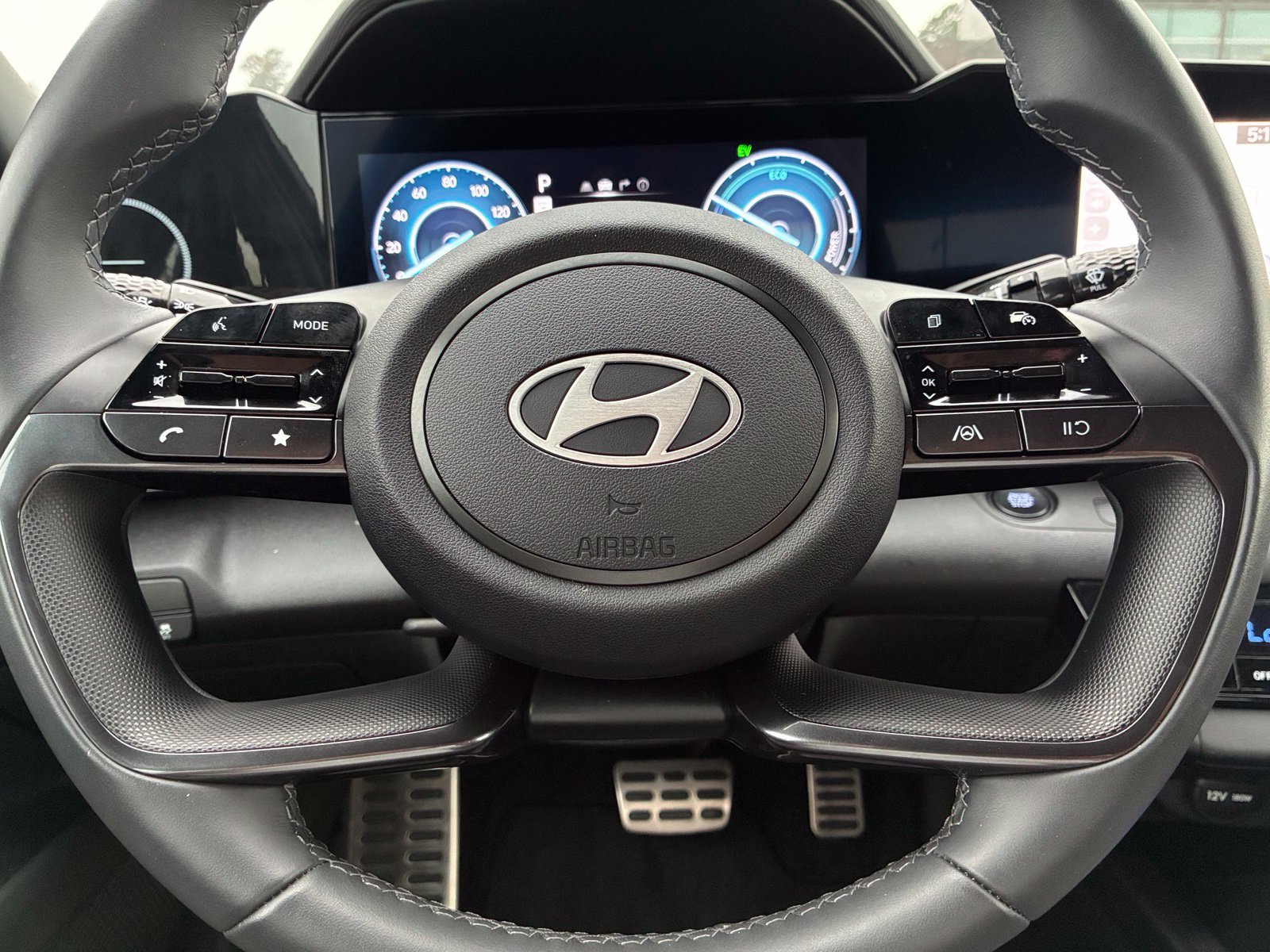 Used 2025 Hyundai Elantra SEL FWD image 25