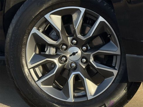 Certified 2024 Chevrolet Suburban LT image 8