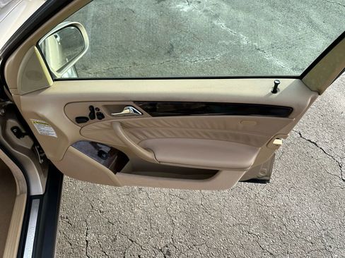 Used 2001 Mercedes-Benz C 320 Sedan image 32