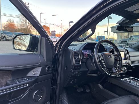 Used 2020 Ford Expedition Limited image 10