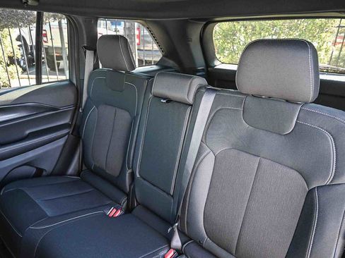 New 2025 Jeep Grand Cherokee Laredo image 18