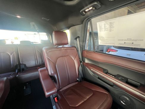 Used 2024 Ford Expedition Limited image 37