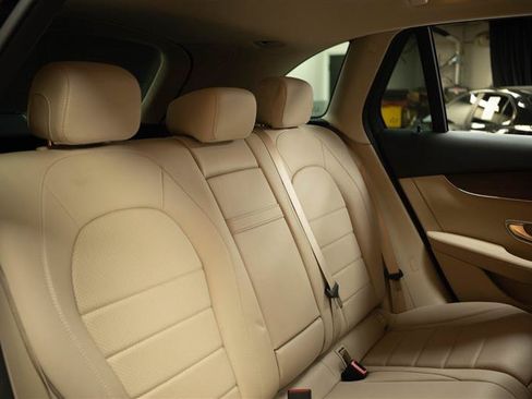 Used 2022 Mercedes-Benz GLC 300 4MATIC image 16