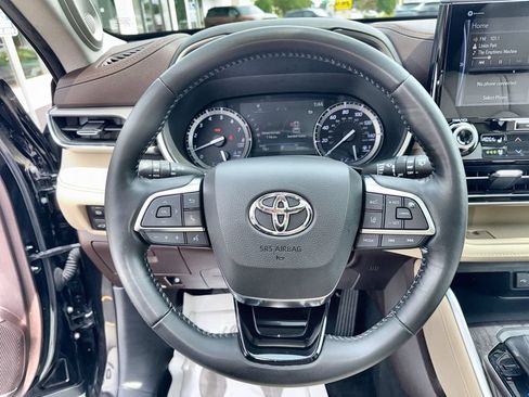 Used 2020 Toyota Highlander Limited AWD/4WD image 11