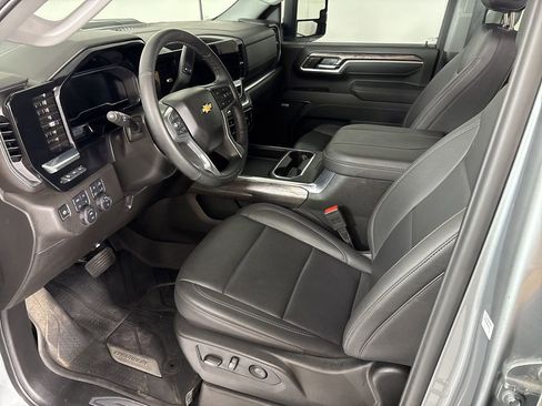 Used 2025 Chevrolet Silverado 2500 LTZ w/ LTZ Premium Package image 25
