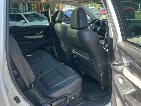 Used 2022 Subaru Ascent Limited w/ Technology Package AWD/4WD image 11