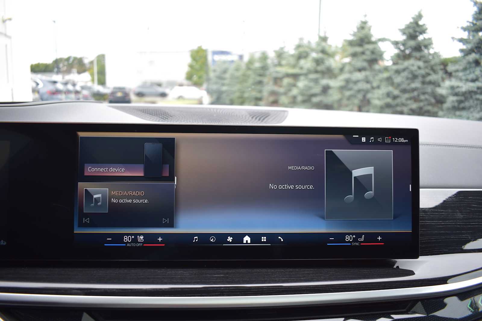 Used 2024 BMW X7 xDrive40i w/ M Sport Package AWD/4WD image 29
