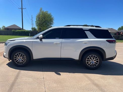 Used 2023 Nissan Pathfinder SV AWD/4WD image 8
