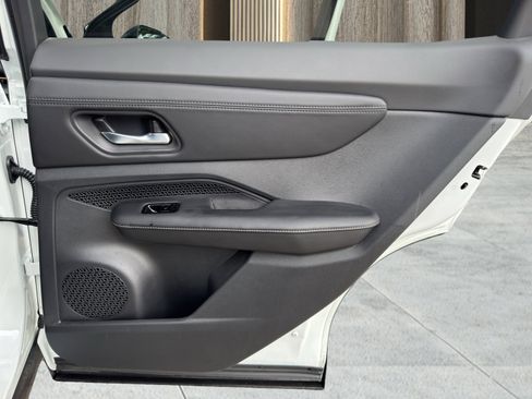 Used 2025 Nissan Ariya FWD image 54