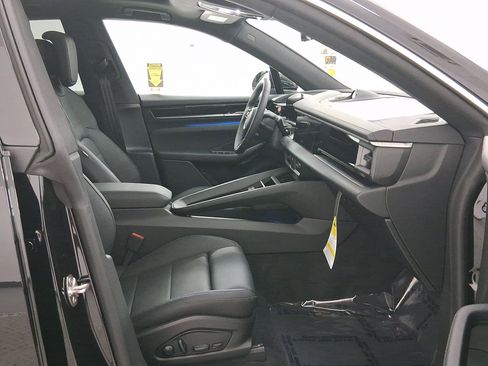 Used 2025 Porsche Macan 4S Electric AWD/4WD image 33