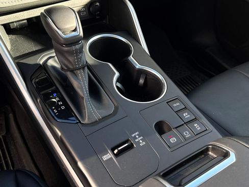 Used 2023 Toyota Highlander XLE image 20