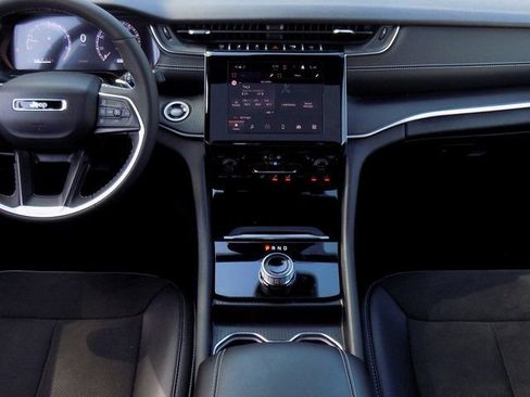 New 2024 Jeep Grand Cherokee L Altitude image 12