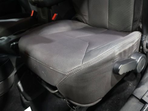 Used 2013 Jeep Wrangler Unlimited Sport image 11