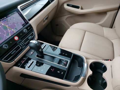 Certified 2026 Porsche Macan S image 27