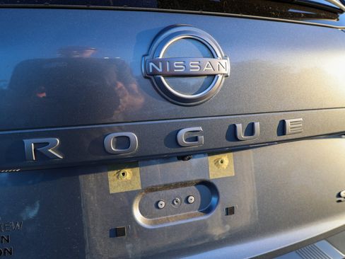 Used 2024 Nissan Rogue SV w/ SV Premium Package FWD image 11