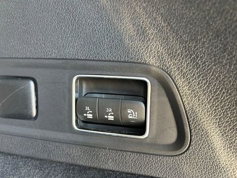 Used 2025 Mercedes-Benz GLS 450 4MATIC image 51