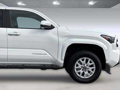 Certified 2025 Toyota Tacoma SR5 image 33