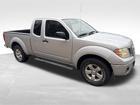 Used 2011 Nissan Frontier SV image 11