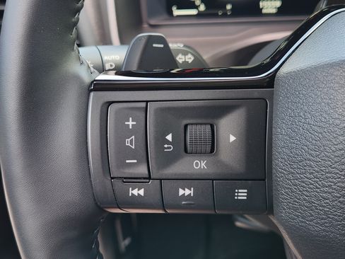 Used 2025 Nissan Rogue SL w/ Tech Package FWD image 30