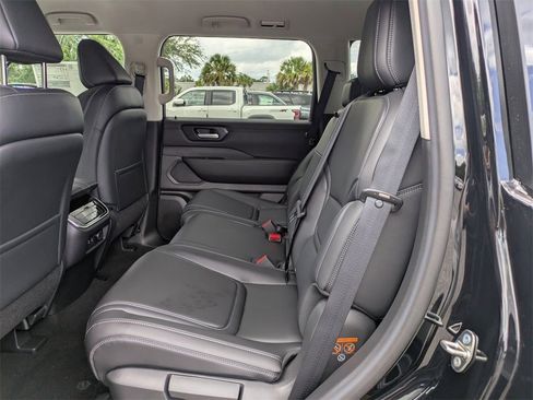 New 2025 Nissan Armada SV image 14