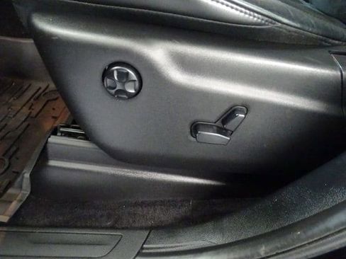 Used 2017 Jeep Grand Cherokee Altitude image 3