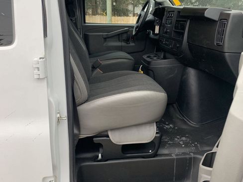 Used 2024 Chevrolet Express 2500 w/ Driver Convenience Package image 25