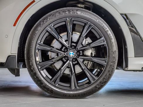 Used 2020 BMW X7 xDrive40i w/ M Sport Package AWD/4WD image 15