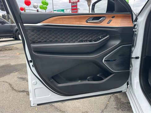 Used 2022 Jeep Grand Cherokee Summit image 15