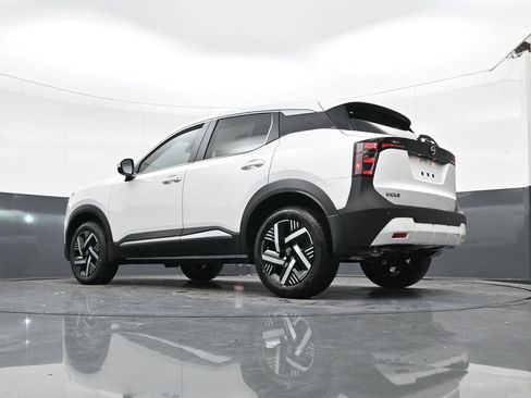 Used 2025 Nissan Kicks SV FWD image 27