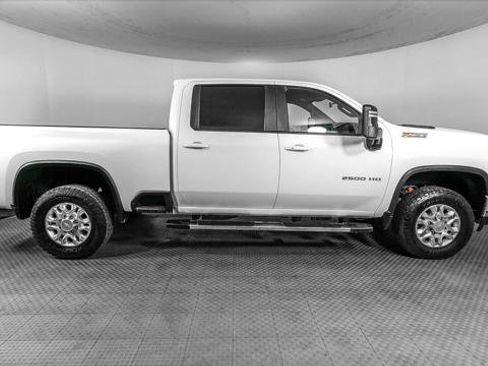 Used 2022 Chevrolet Silverado 2500 LT w/ Convenience Package AWD/4WD image 11