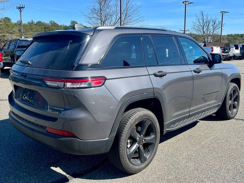 Used 2025 Jeep Grand Cherokee Limited w/ Black Appearance Package AWD/4WD image 6