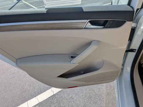 Used 2017 Volkswagen Passat 1.8T SE image 27