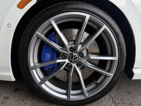 Used 2024 Volkswagen Golf R image 43