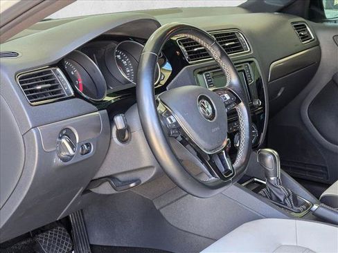 Used 2016 Volkswagen Jetta Sport FWD image 5