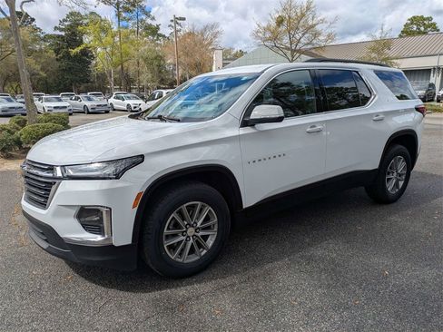 Used 2023 Chevrolet Traverse LT image 8